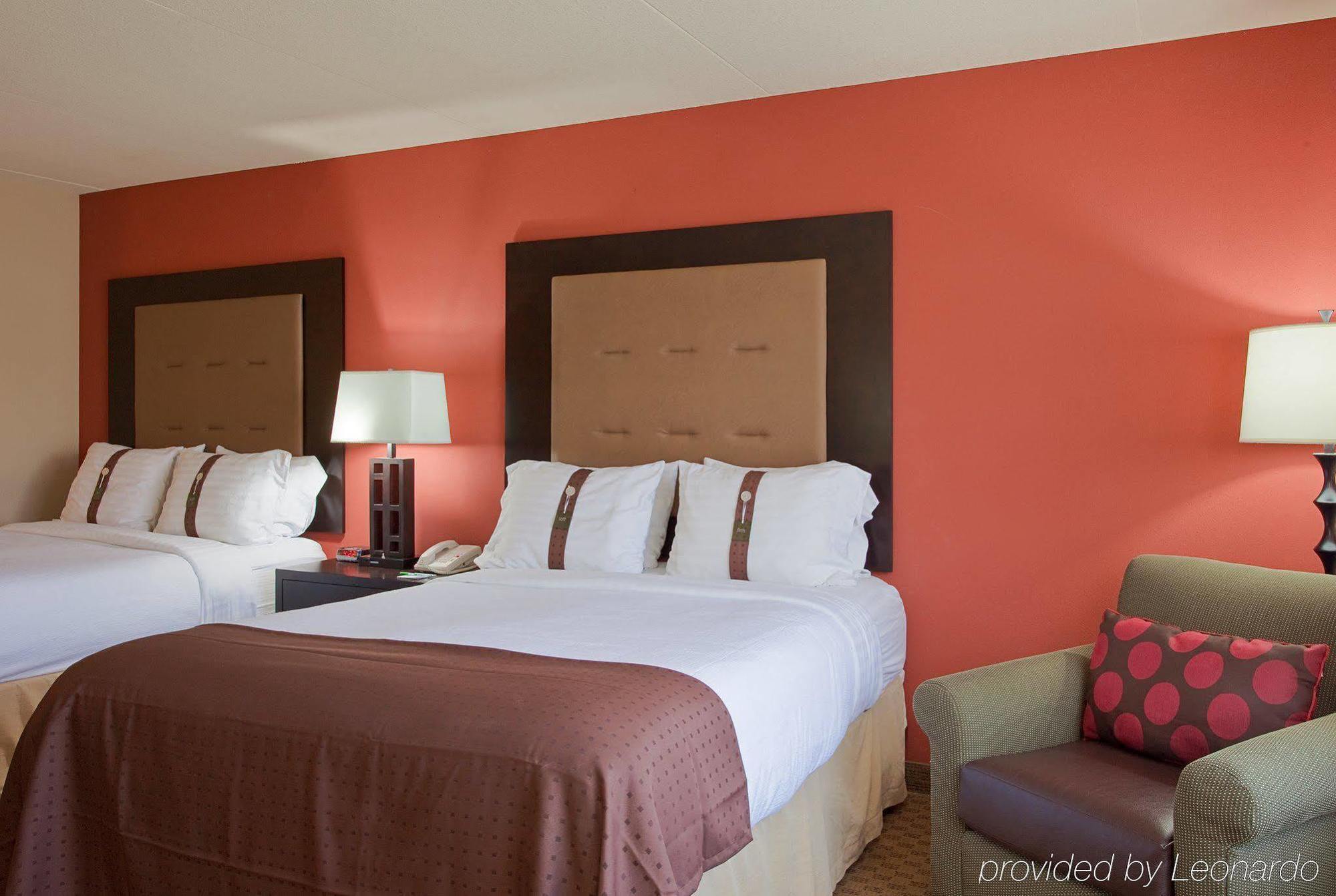 Holiday Inn Pensacola - University Area By Ihg Ferry Pass Room photo