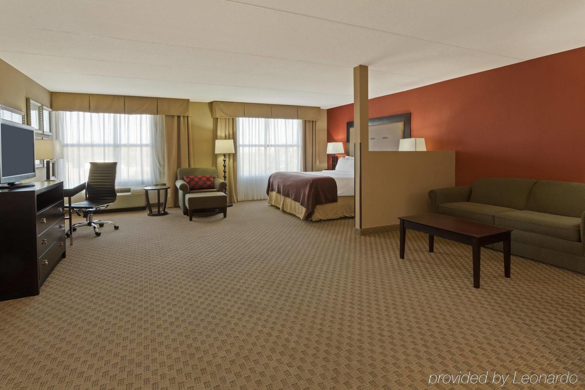 Holiday Inn Pensacola - University Area By Ihg Ferry Pass Room photo