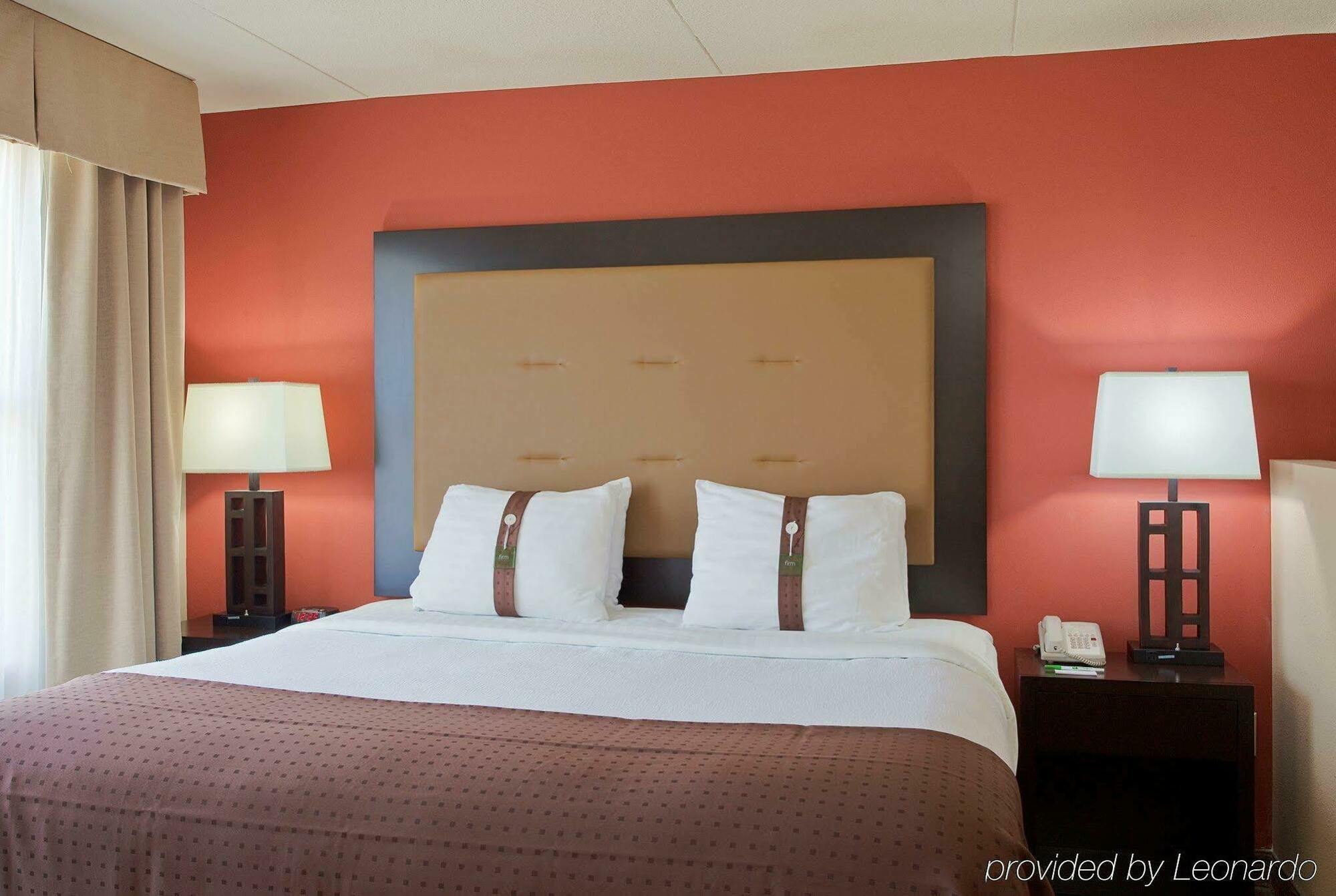 Holiday Inn Pensacola - University Area By Ihg Ferry Pass Room photo